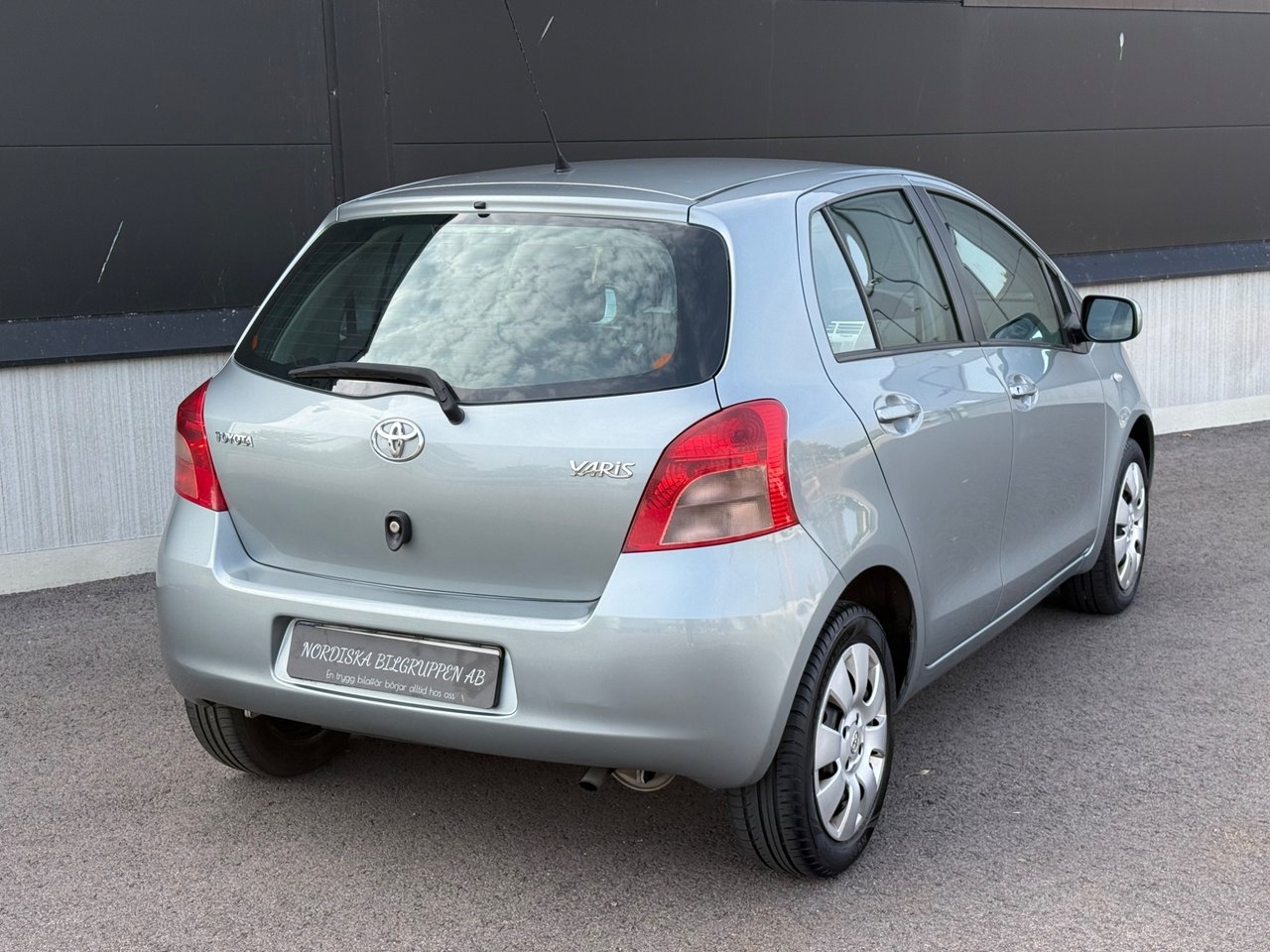 Toyota Yaris 5-dörrar 1.0 VVT-i Euro 4 2006, bild 6/10