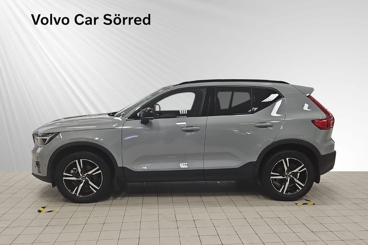 Volvo XC40 B3 FWD Bensin Plus Dark 2025, bild 3/10