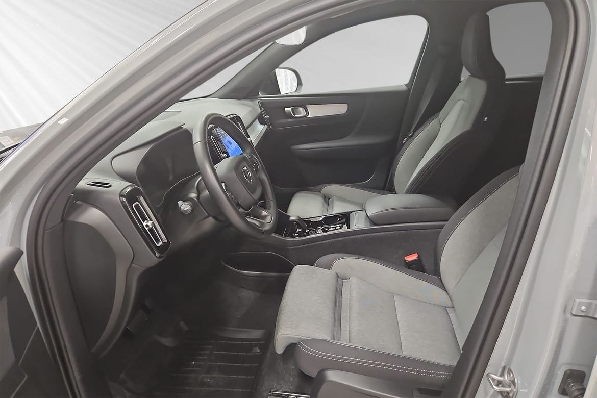 Volvo XC40 B3 FWD Bensin Plus Dark 2025, bild 7/10