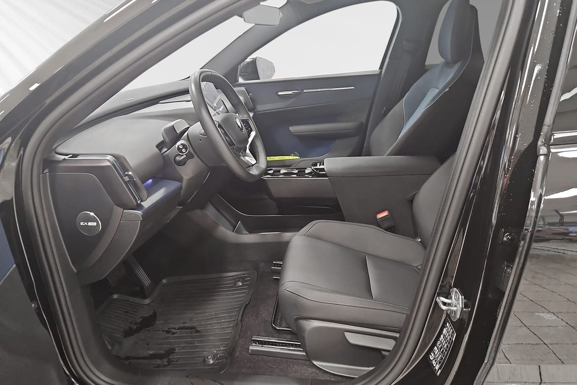 Volvo EX30 2025, photo 7/10