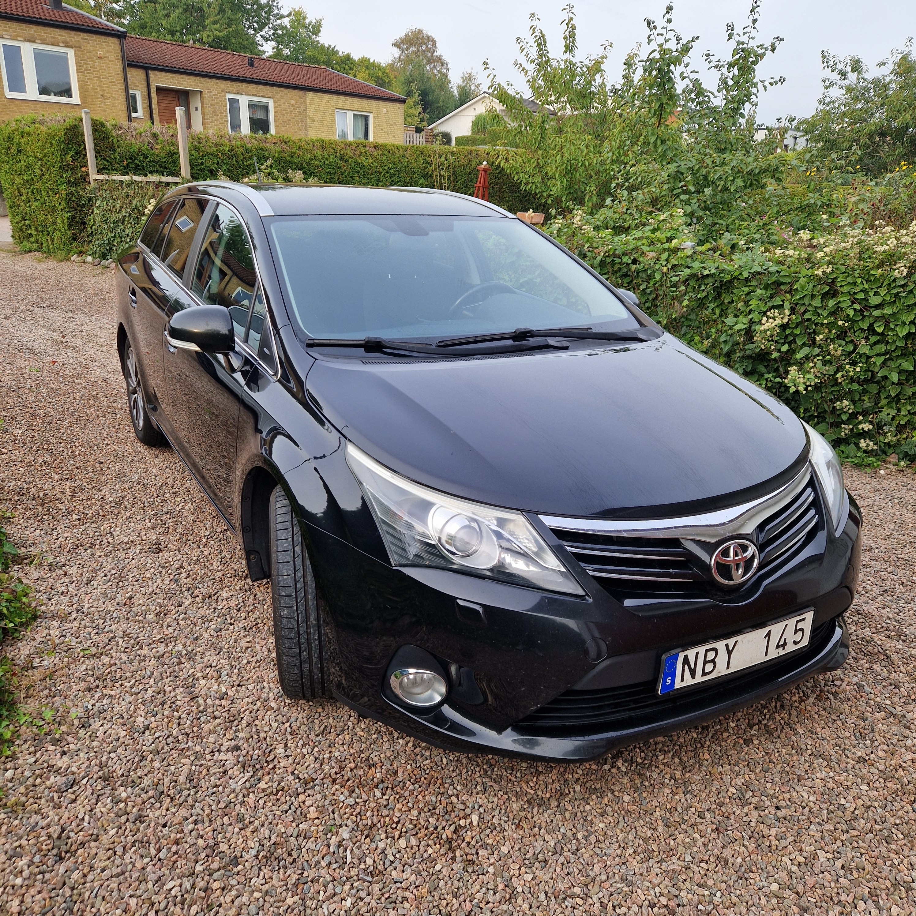 Toyota Avensis Kombi 2.0 D-4D Manuell 2012, bild 2/6