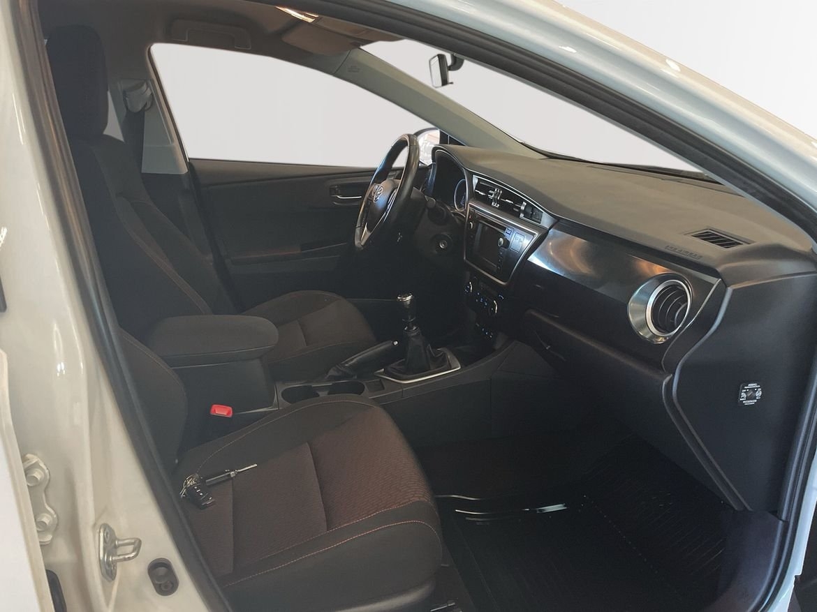 Toyota Auris 2014, kuva 6/10