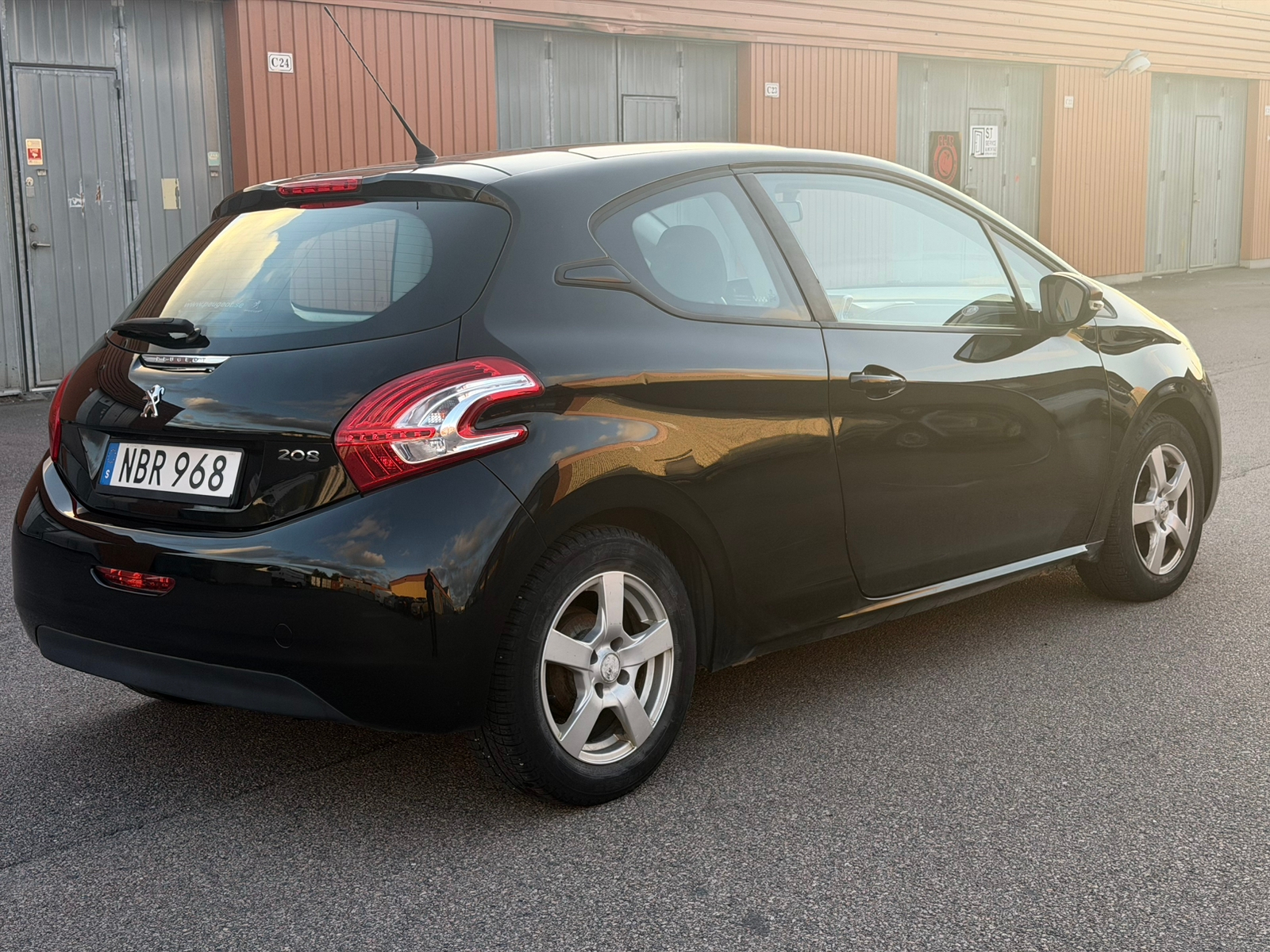 Peugeot 208 3-dörrar 1.2 VTi 82 Manuell 2012, bild 2/8