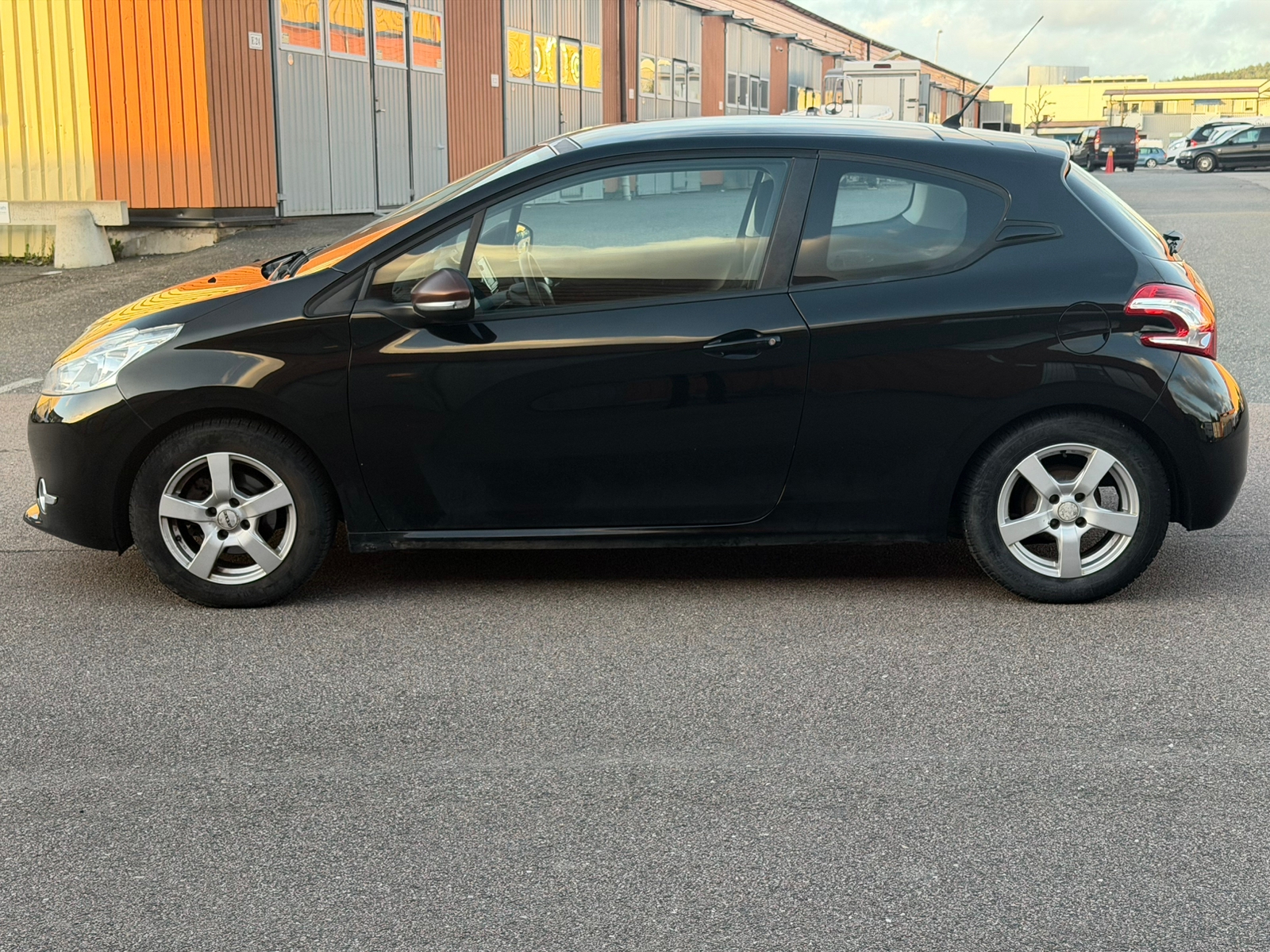 Peugeot 208 3-dörrar 1.2 VTi 82 Manuell 2012, bild 4/8