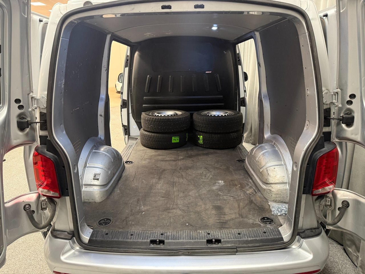 Volkswagen Transporter 2023, bild 7/10