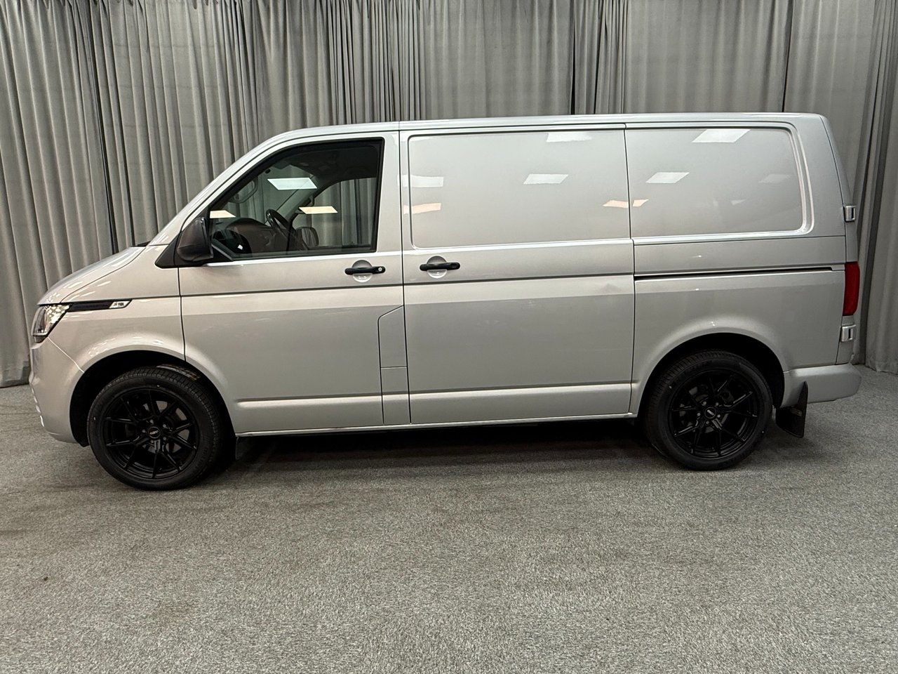 Volkswagen Transporter 2023, bild 2/10