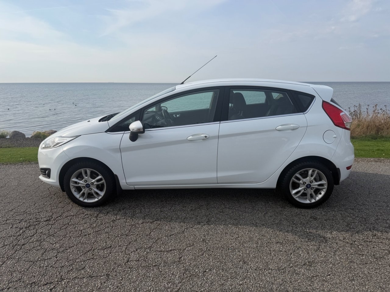 Ford Fiesta 5-dörrar 1.0 Titanium 2016, bild 2/10