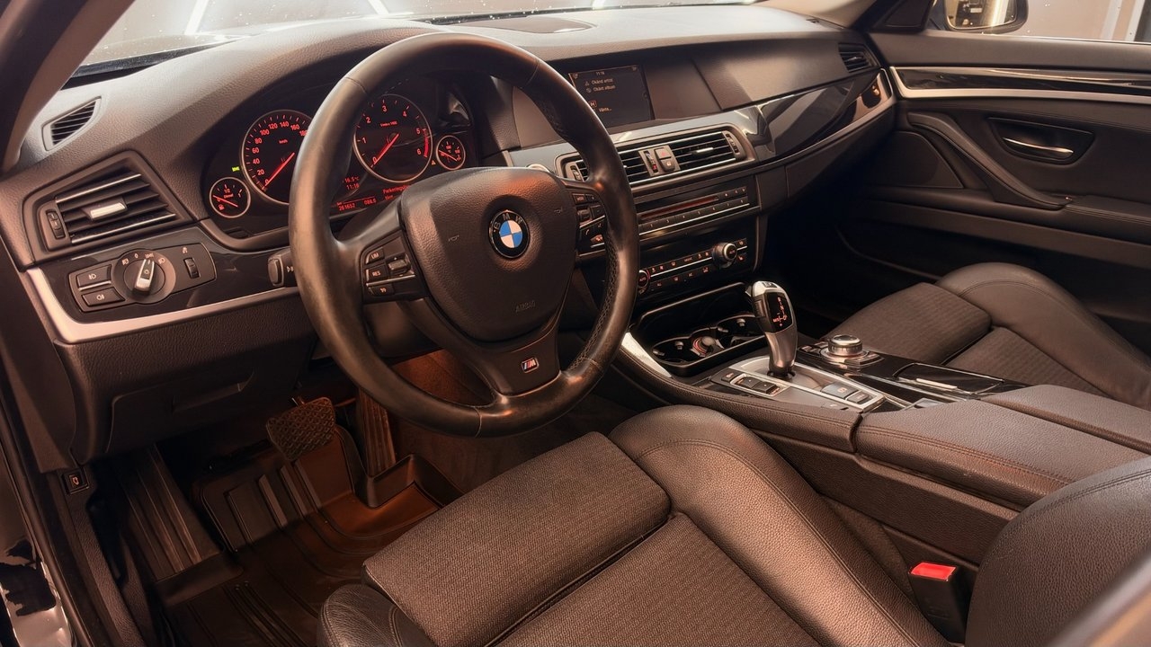BMW 520 d Touring Steptronic 2013, photo 6/10