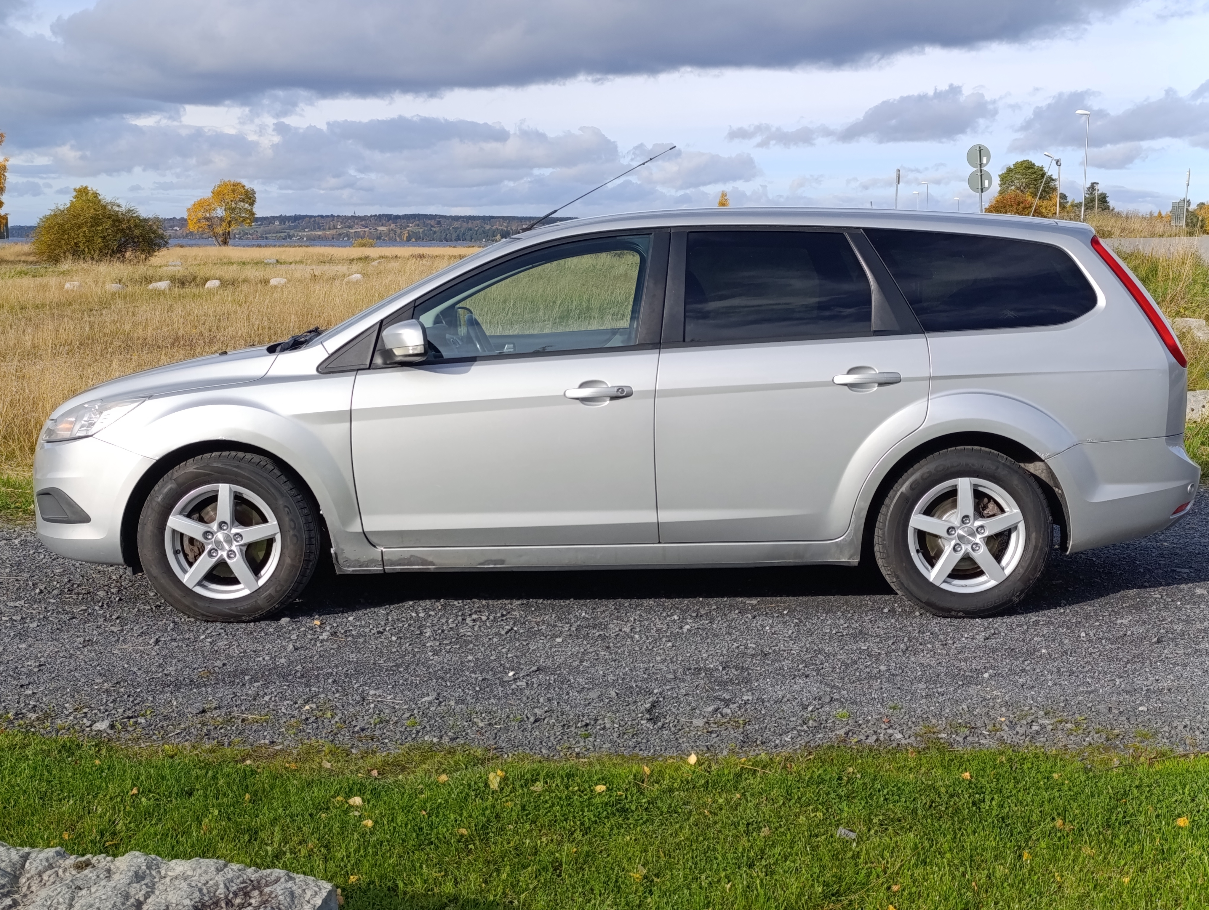 Ford Focus Kombi 1.6 TDCi Manuell 2009, bild 6/10