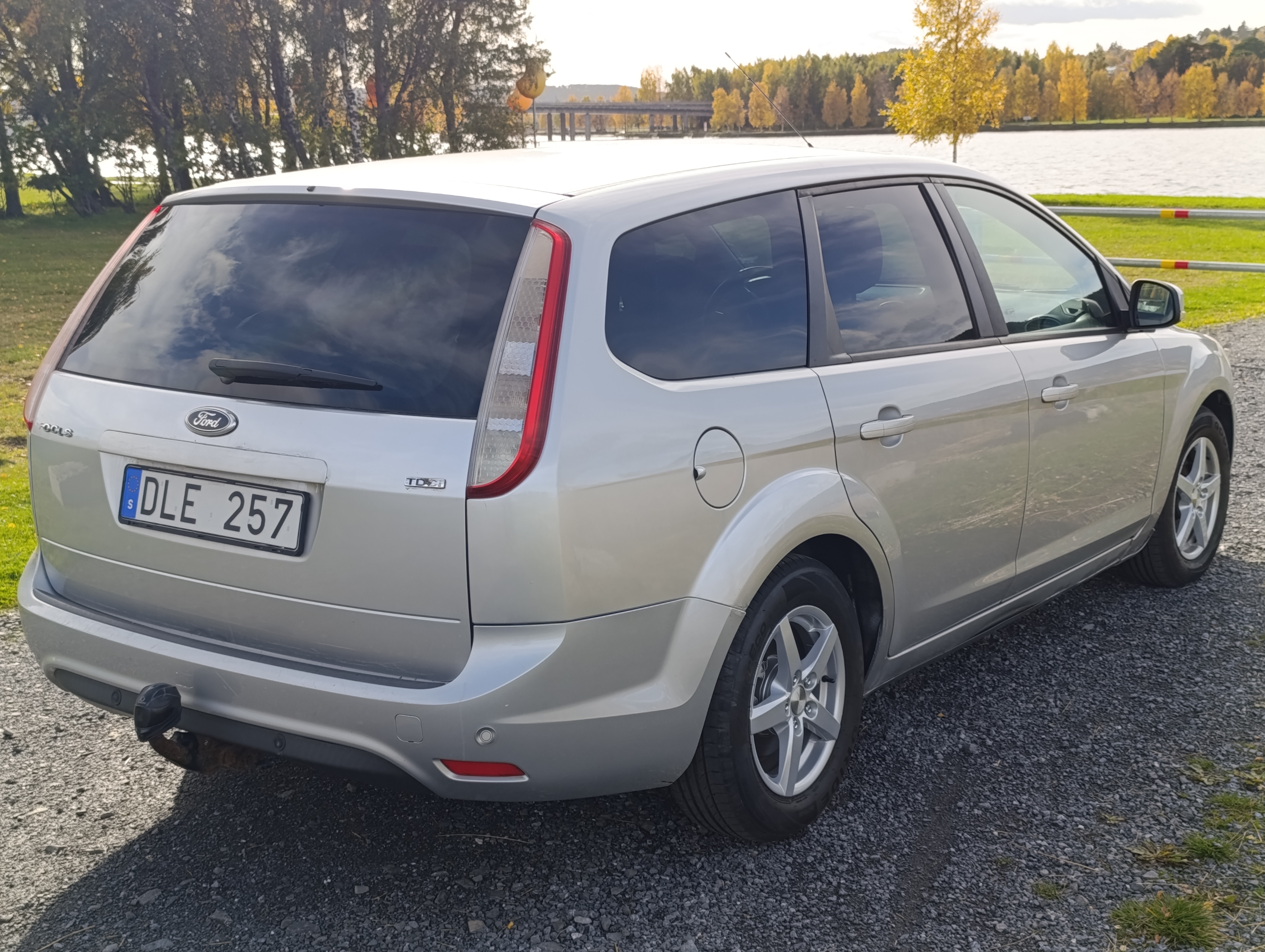 Ford Focus Kombi 1.6 TDCi Manuell 2009, bild 3/10