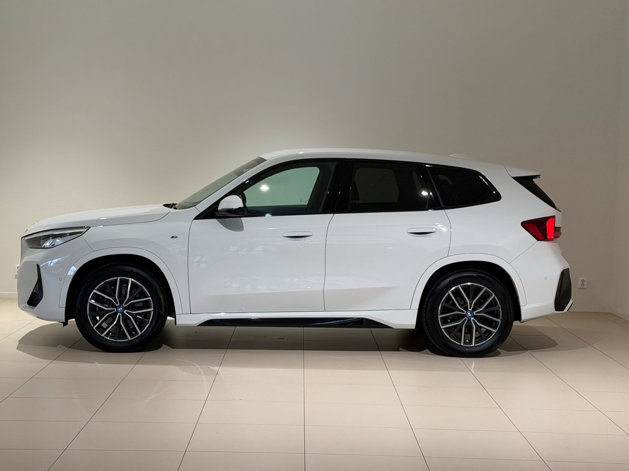 BMW iX1 xDrive 30, Adpt Fart, Backkamera 2024, bild 2/10
