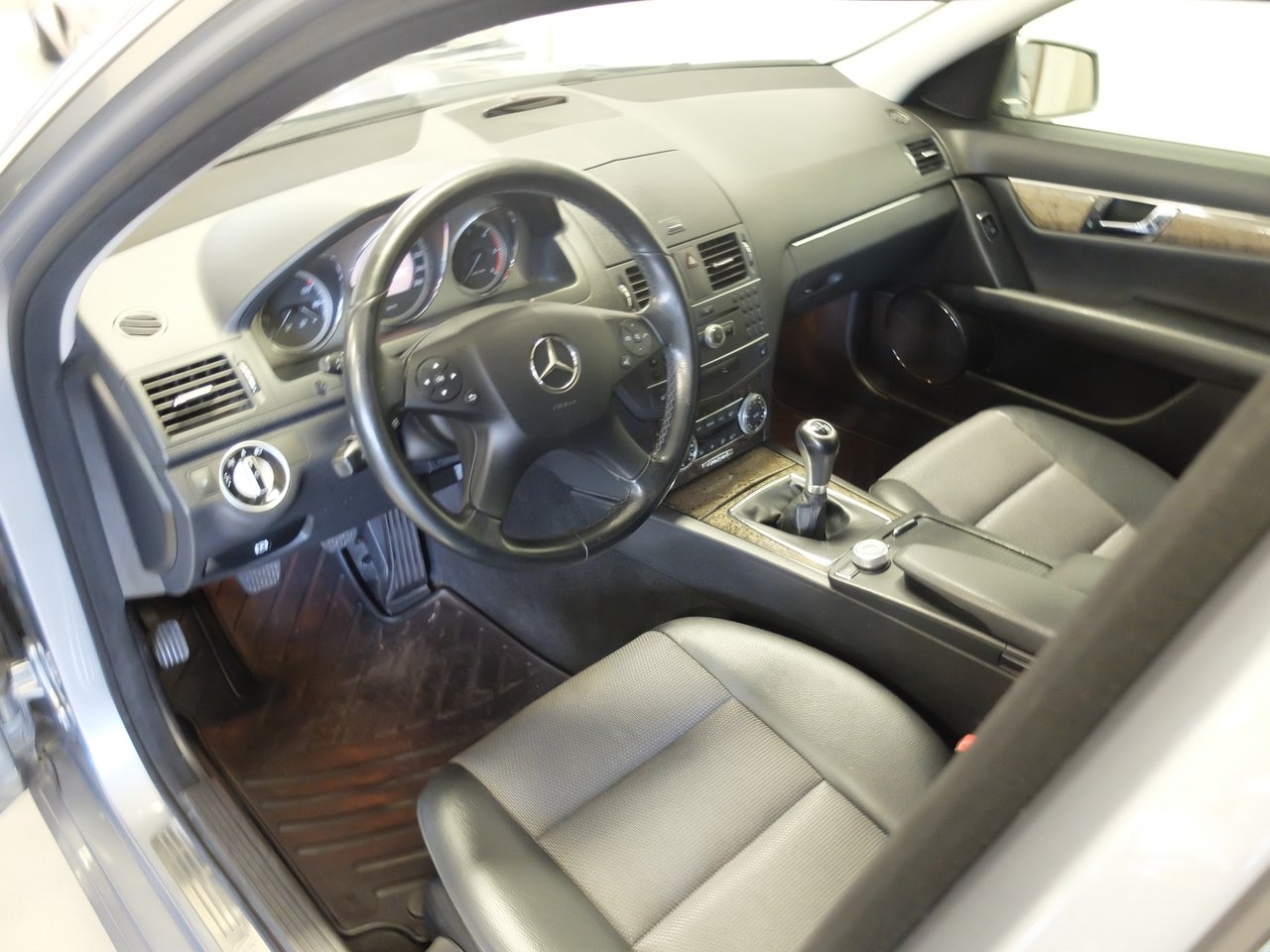 Mercedes-Benz C 2011, photo 6/10