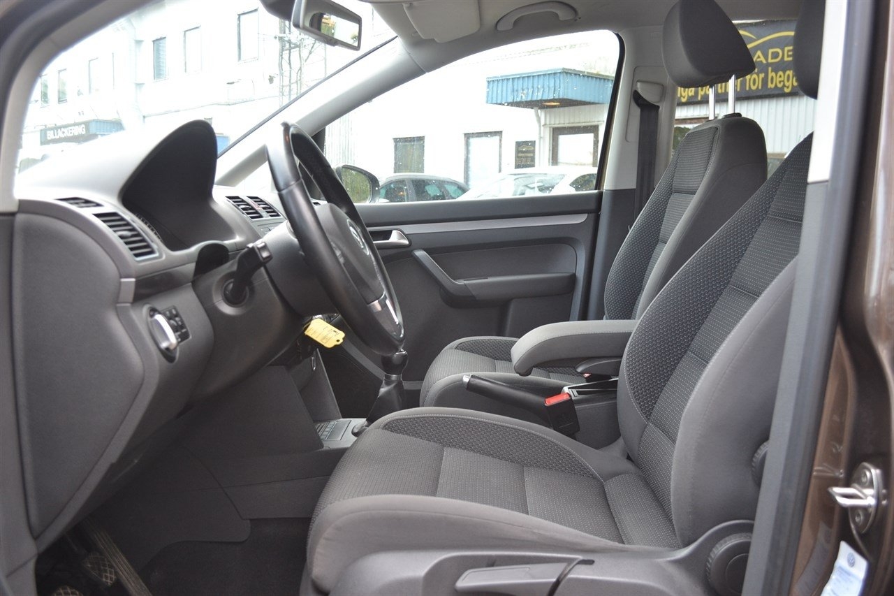 Volkswagen Touran 2011, bild 5/10