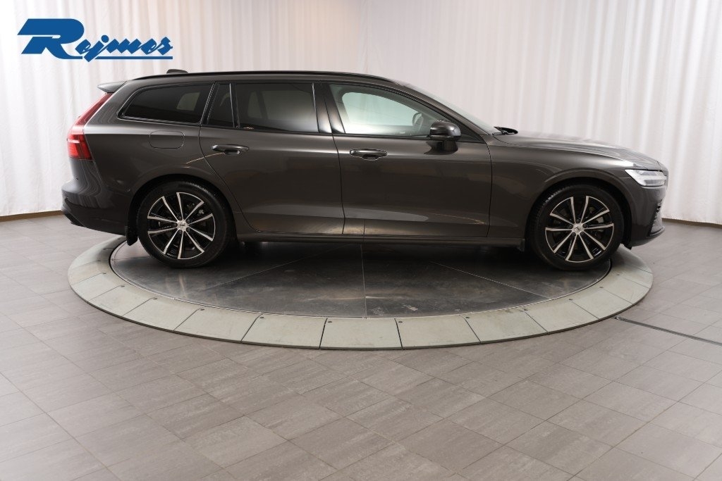 Volvo V60 2025, photo 3/10