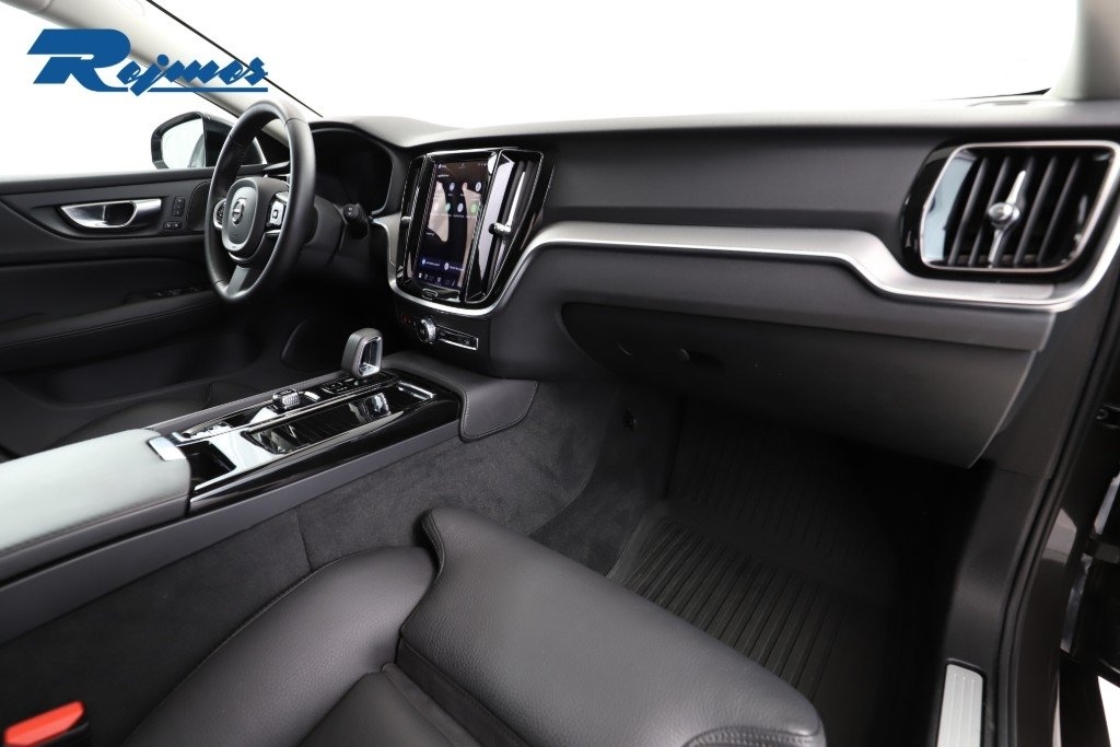 Volvo V60 2025, photo 5/10