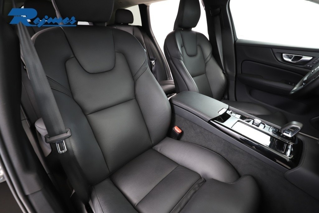 Volvo V60 2025, photo 6/10