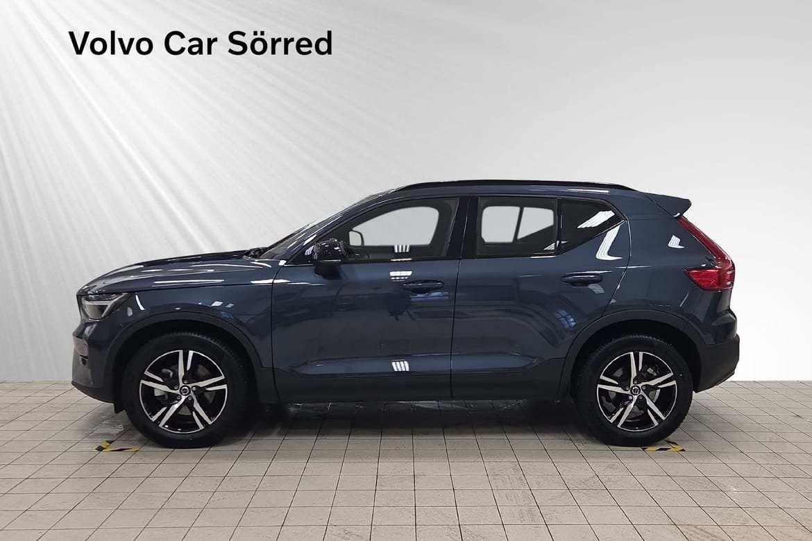 Volvo XC40 B4 FWD Bensin Plus Dark 2026, bild 3/10