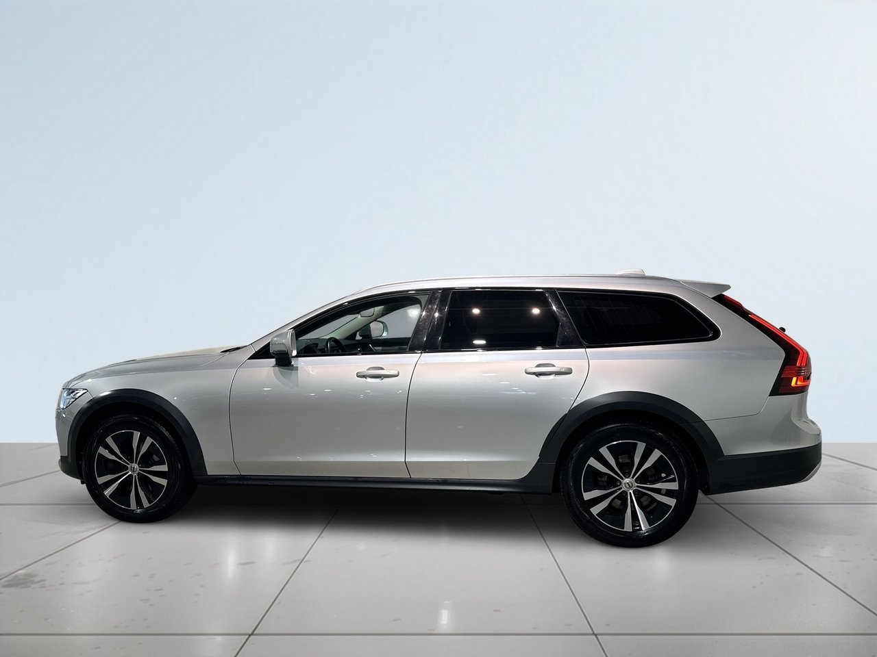 Volvo V90 Cross Country 2021, photo 4/10