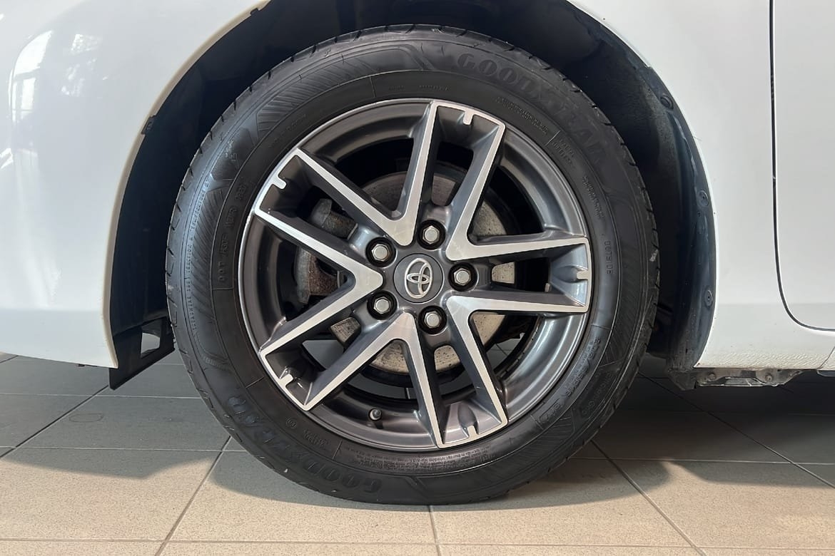 Toyota Auris 2015, bild 5/10