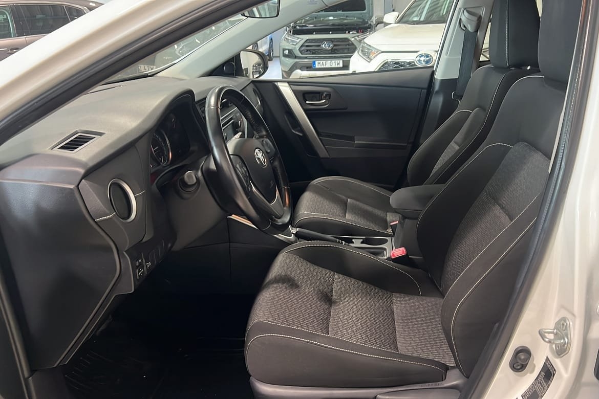 Toyota Auris 2015, bild 6/10