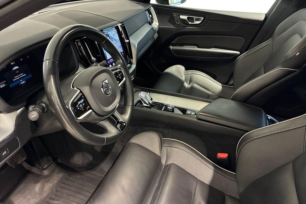 Volvo XC60 B5 AWD Bensin Plus Dark 2023, bild 7/10