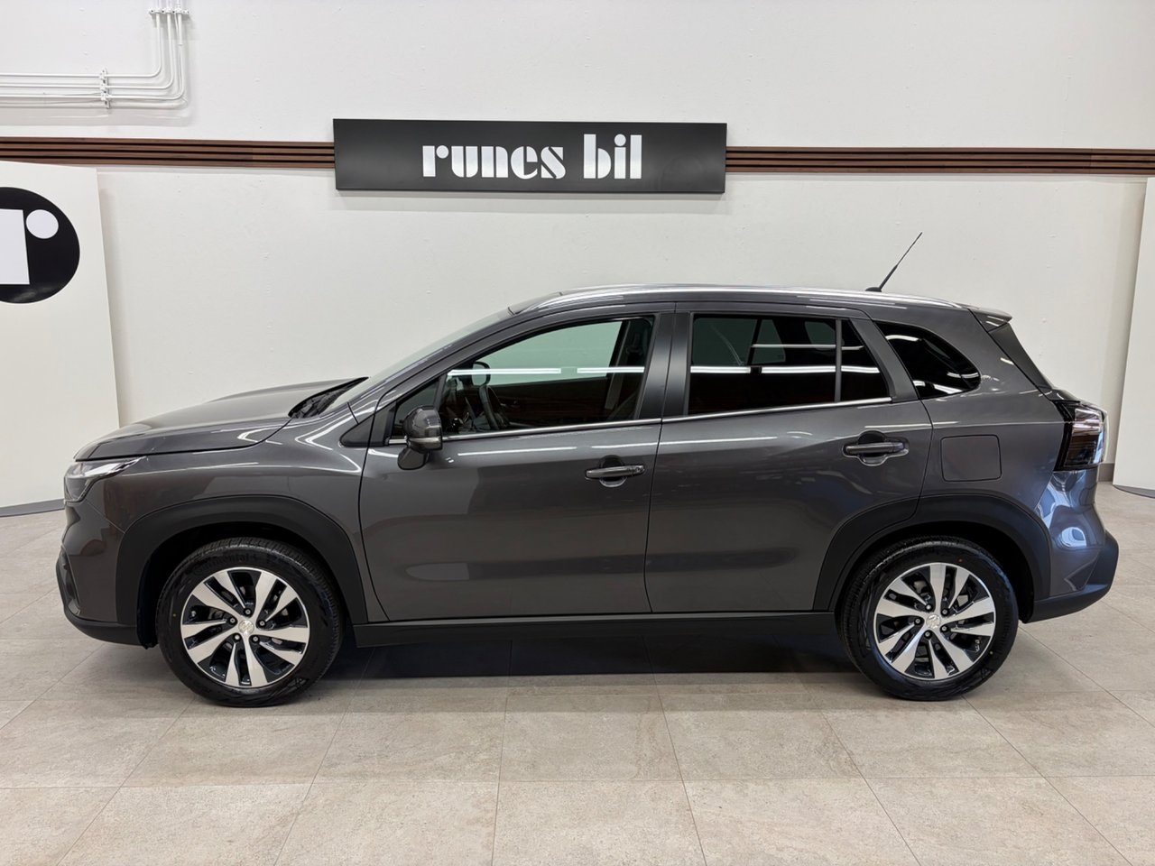 Suzuki S-Cross 2025, photo 2/10