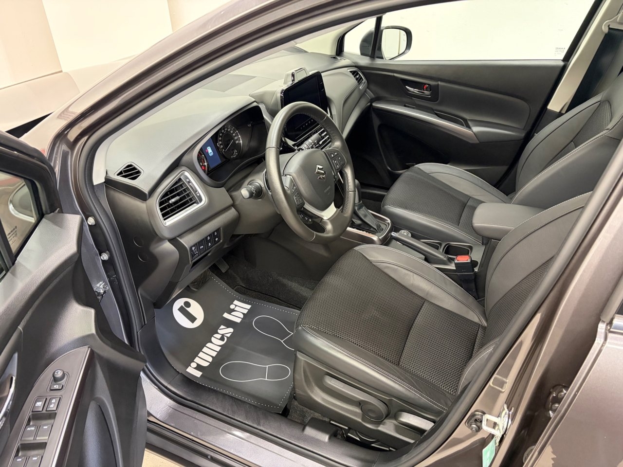 Suzuki S-Cross 2025, photo 7/10
