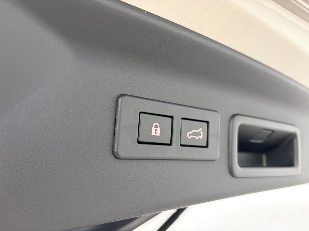 Subaru Forester e-Boxer Limited 2026, bild 5/10