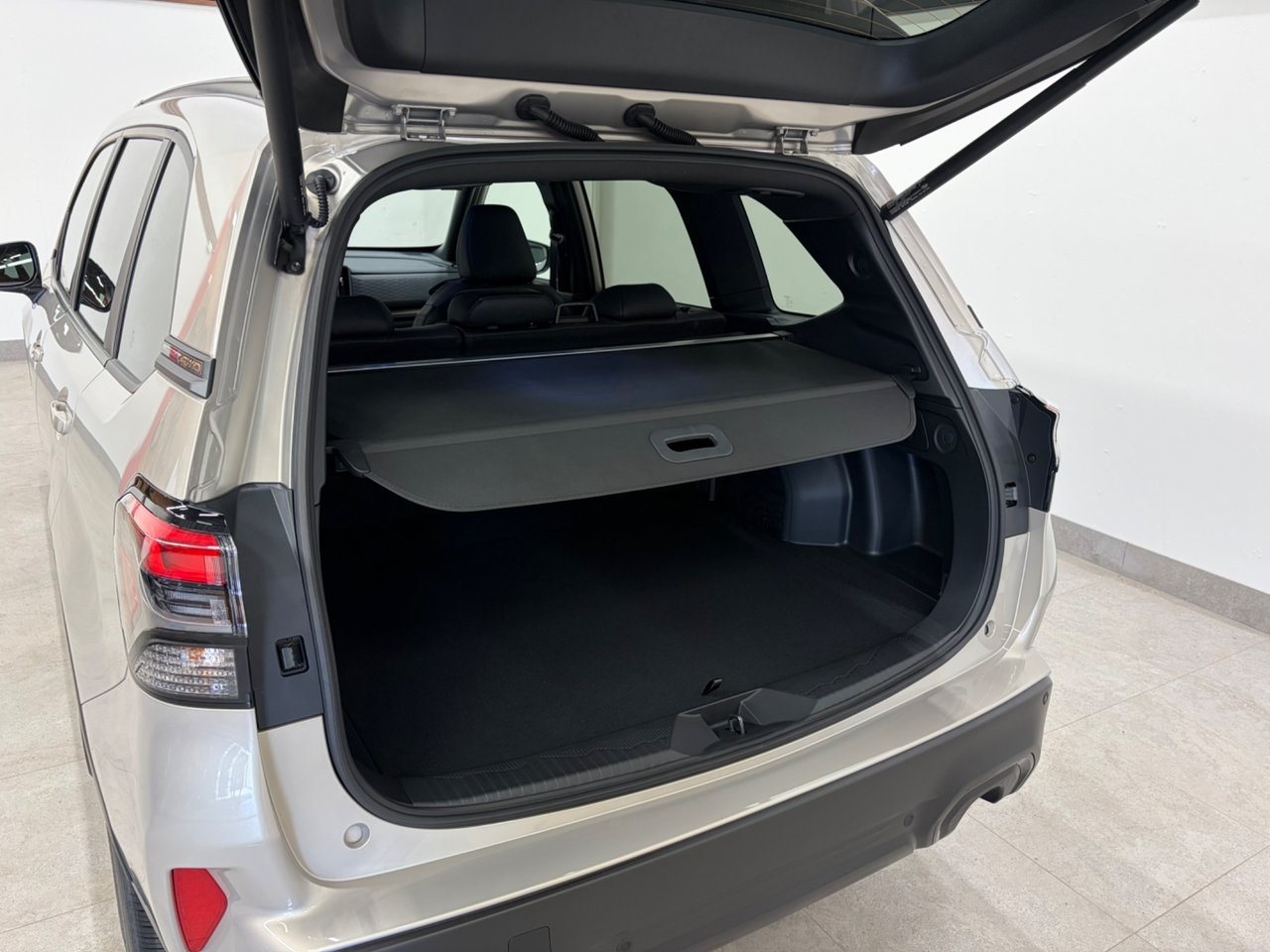 Subaru Forester e-Boxer Limited 2026, bild 4/10