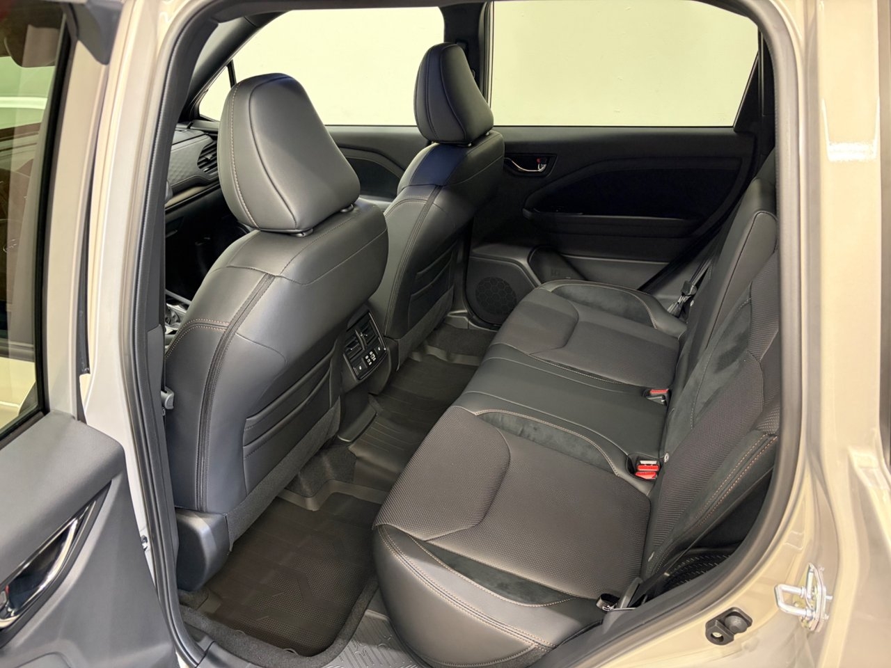Subaru Forester e-Boxer Limited 2026, bild 6/10
