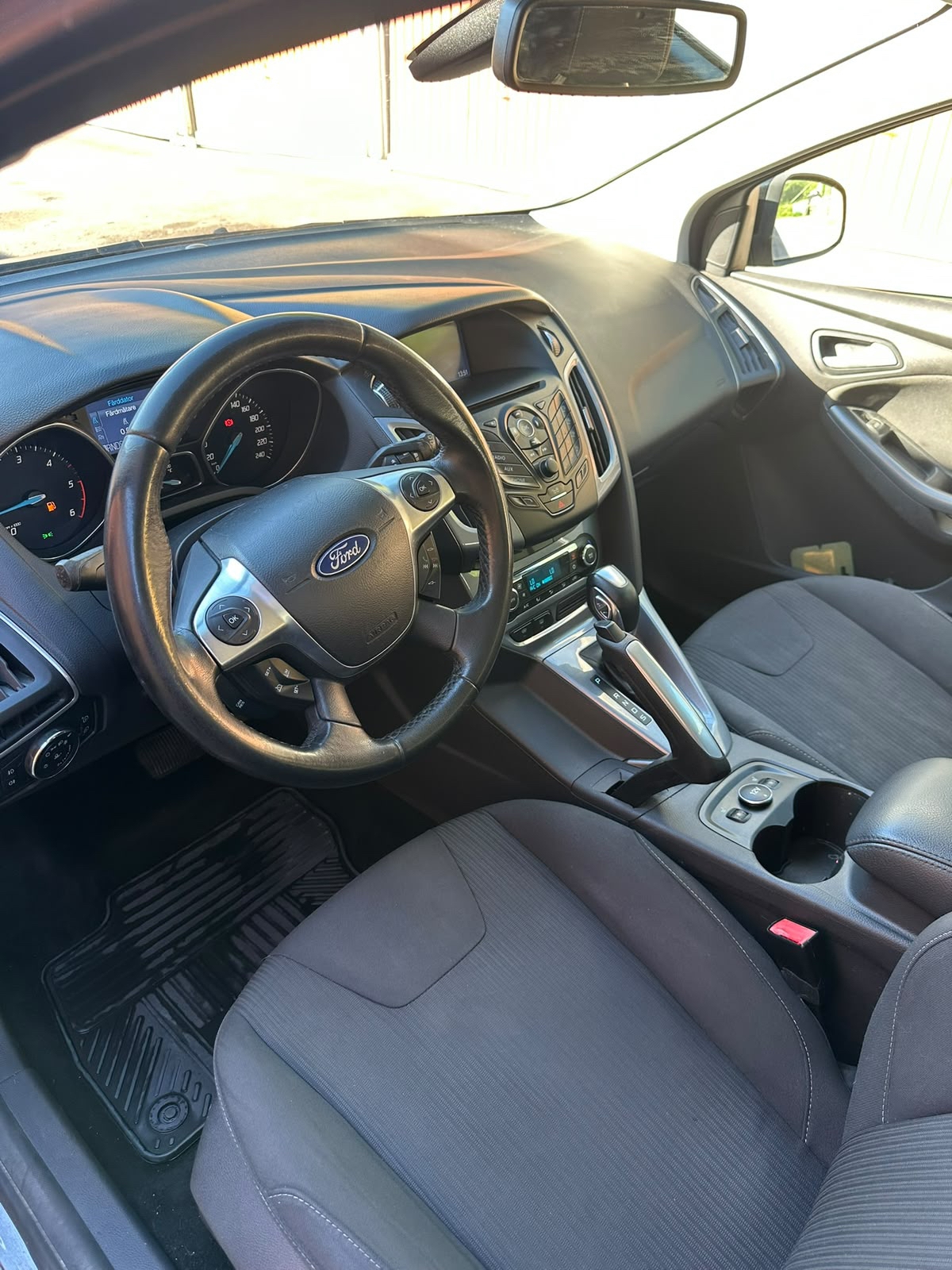 Ford Focus Kombi 2.0 TDCi Powershift 2012, bild 6/7