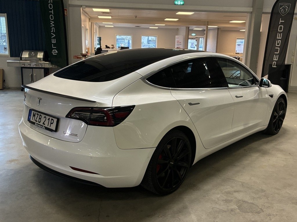 Tesla Model 3 Performance 2020, kuva 3/10