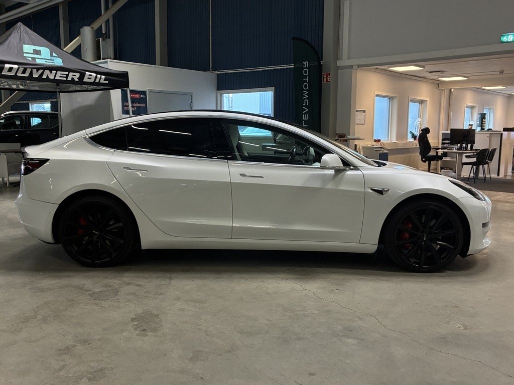 Tesla Model 3 Performance 2020, kuva 2/10