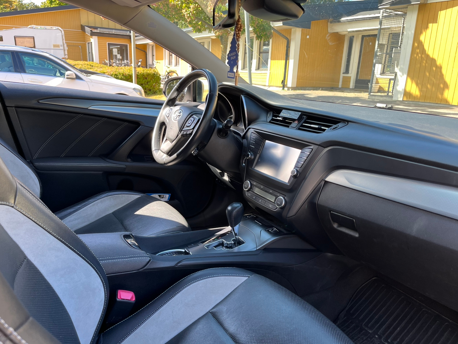 Toyota Avensis 2016, photo 6/10