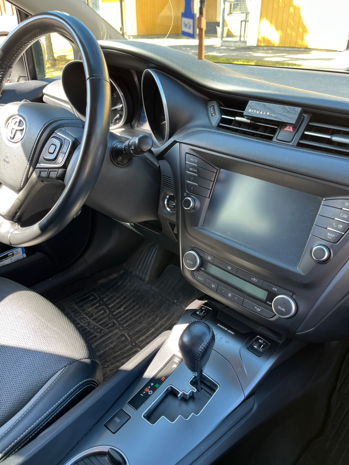 Toyota Avensis 2016, photo 2/10