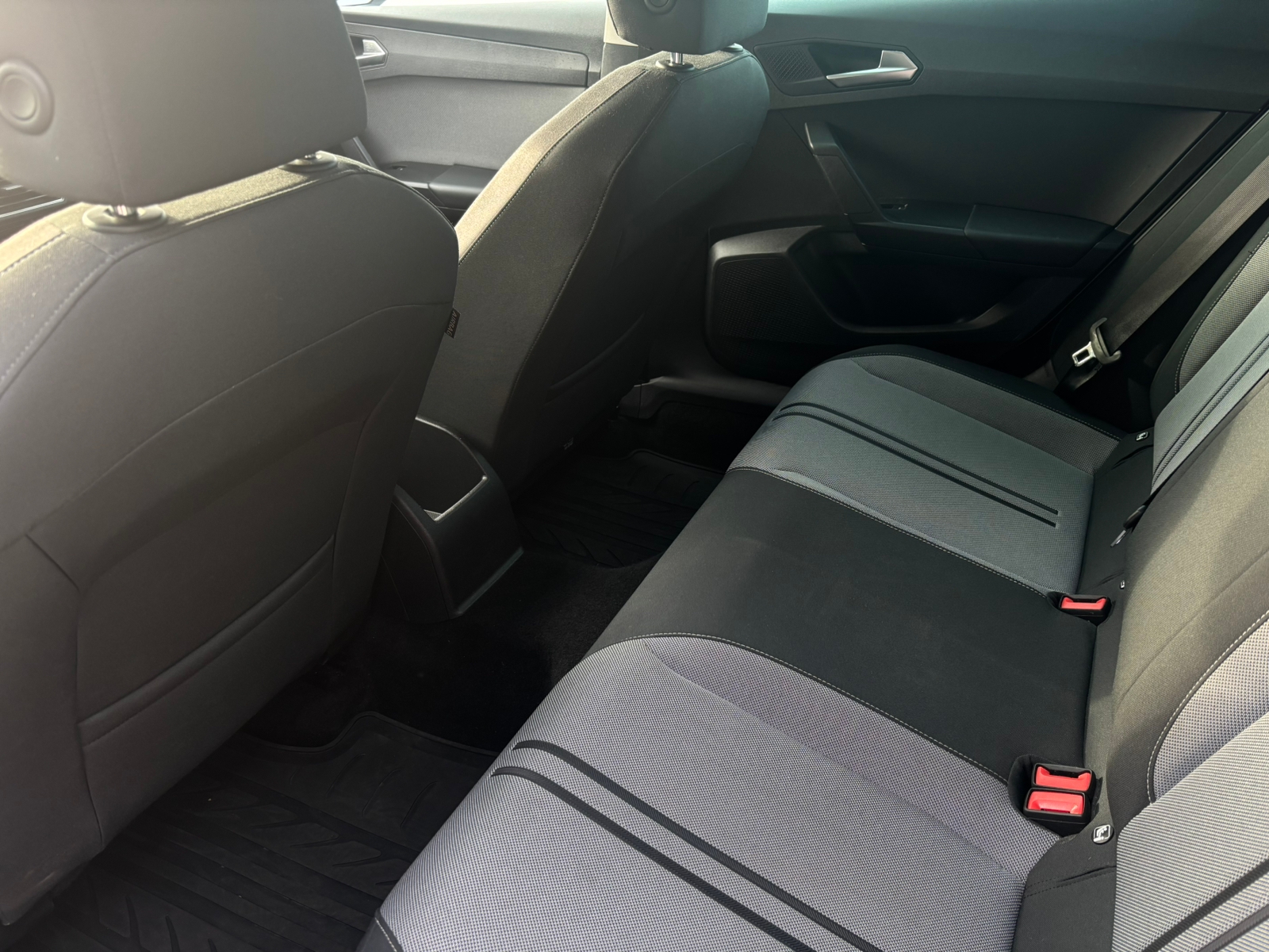 Seat Leon 1.0 eTSI DSG Sekventiell 2021, bild 4/7