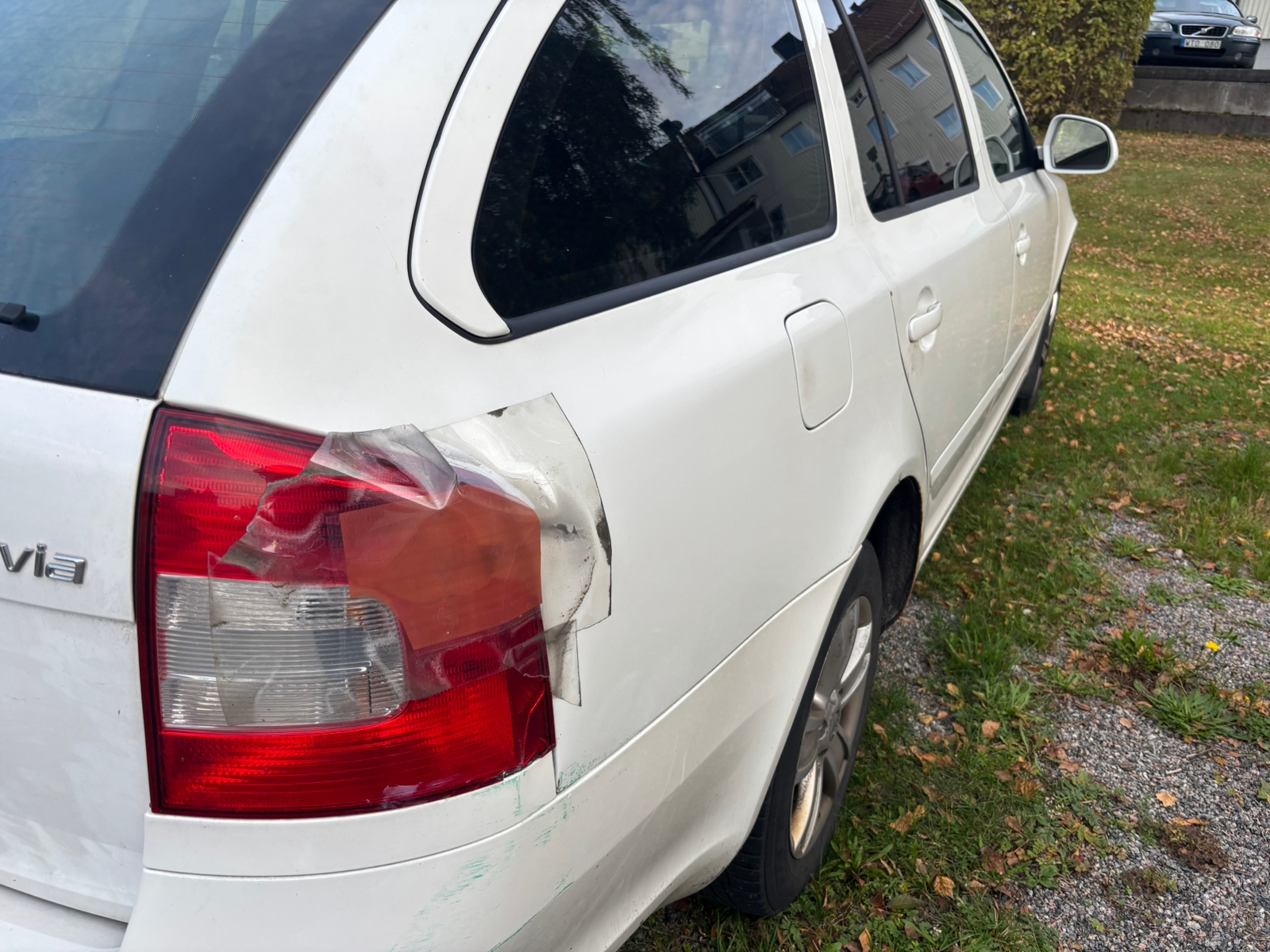 Skoda Octavia Kombi 1.6 TDI 4x4 Manuell 2013, bild 2/3
