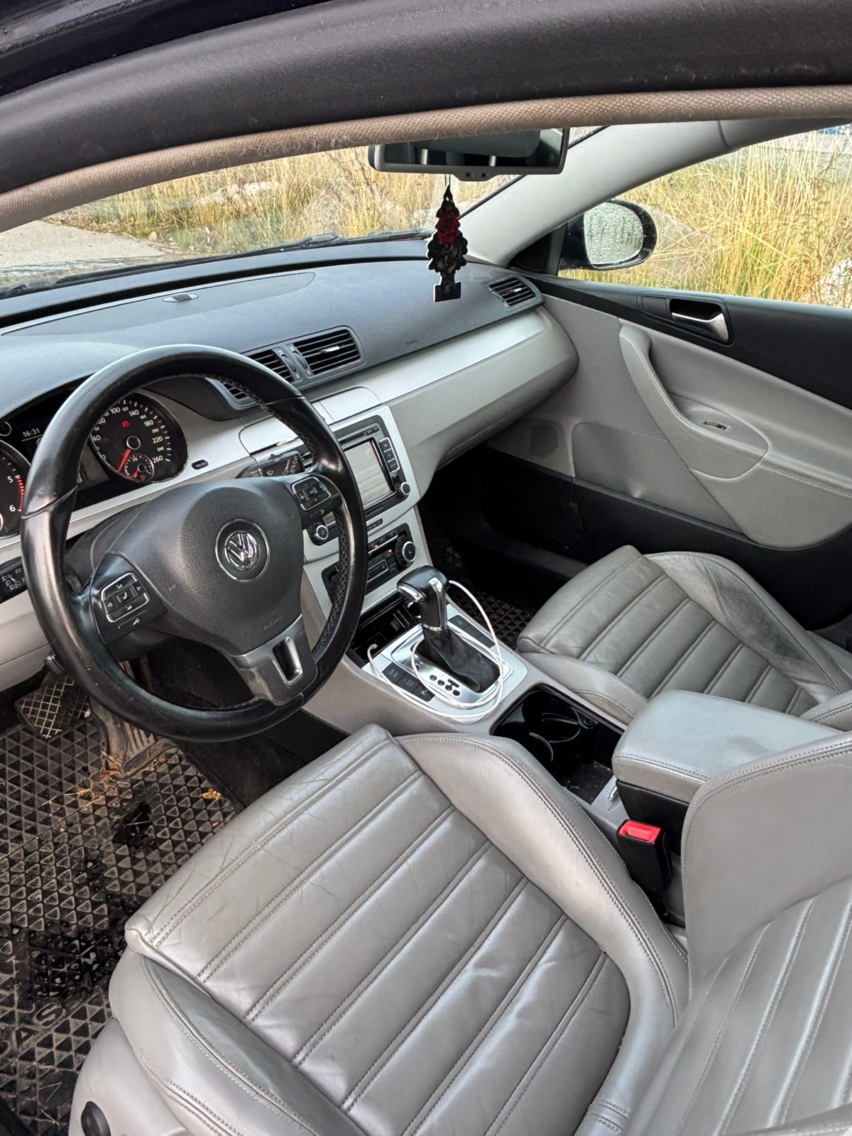 Volkswagen Passat 2010, bild 3/6