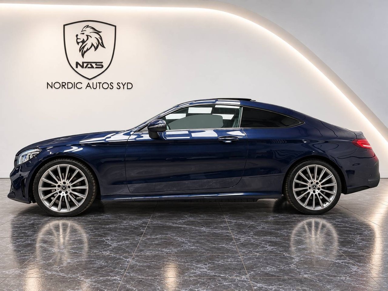 Mercedes-Benz C 220 d Coupé / AMG / Pano 2019, bild 2/10