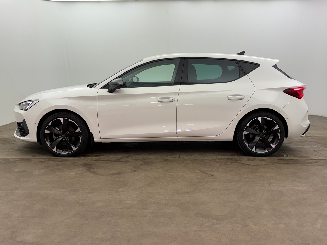 Cupra Leon 1.5 eTSI 150hk Backkamera 2024, bild 3/10