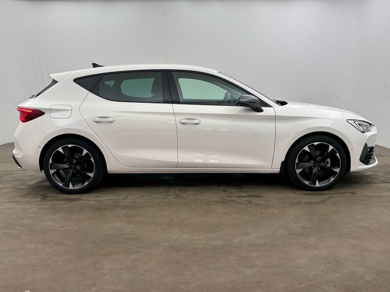 Cupra Leon 1.5 eTSI 150hk Backkamera 2024, bild 7/10