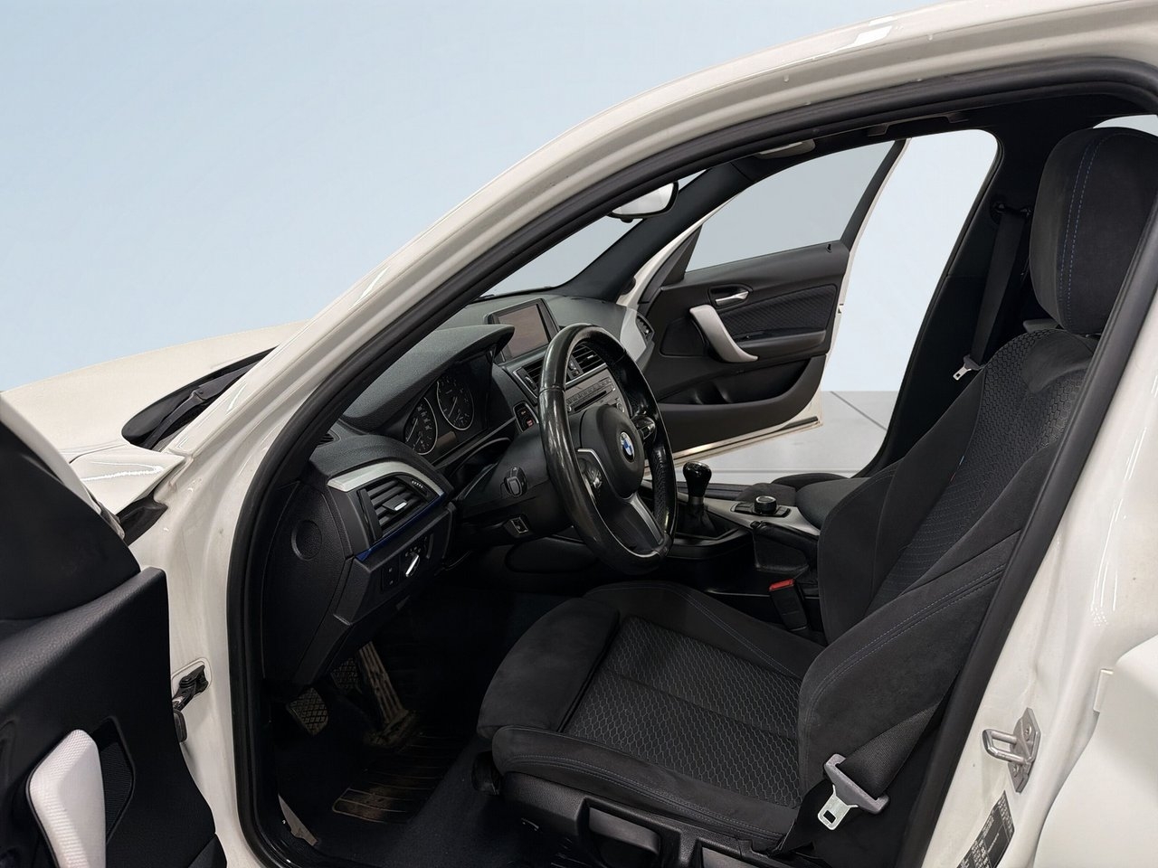 BMW 118 2016, photo 7/10