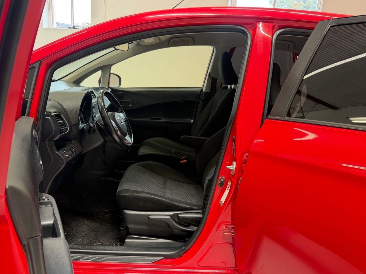 Toyota Verso-S 2012, bild 5/9