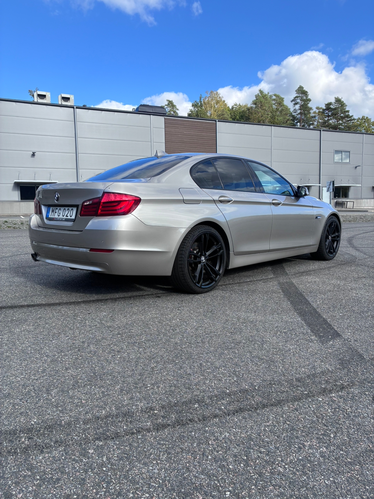 BMW 525 d rwd 2012, bild 2/6