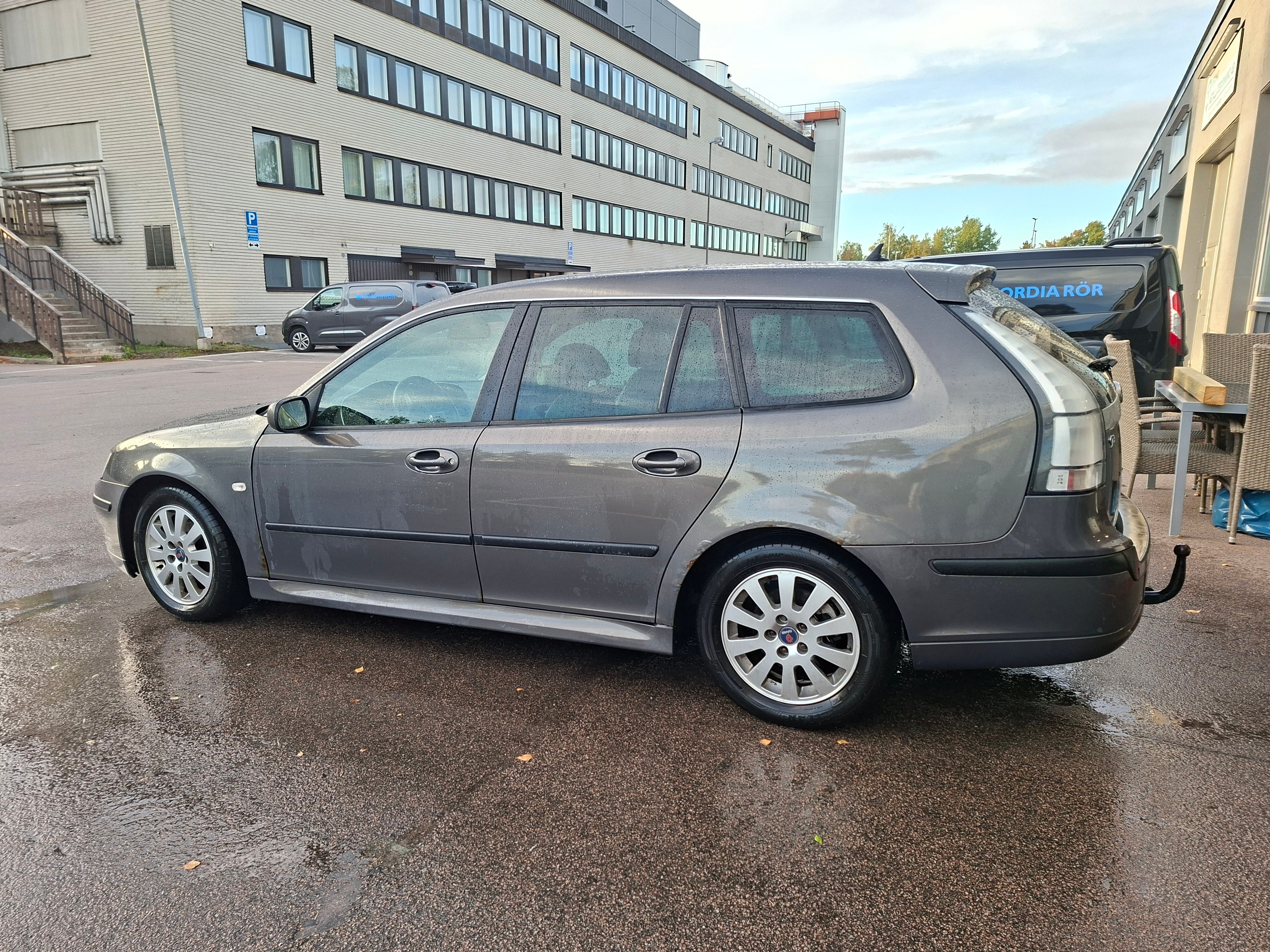 Saab 9-3 SportCombi 1.9 TiD Automatisk 2007, kuva 2/5