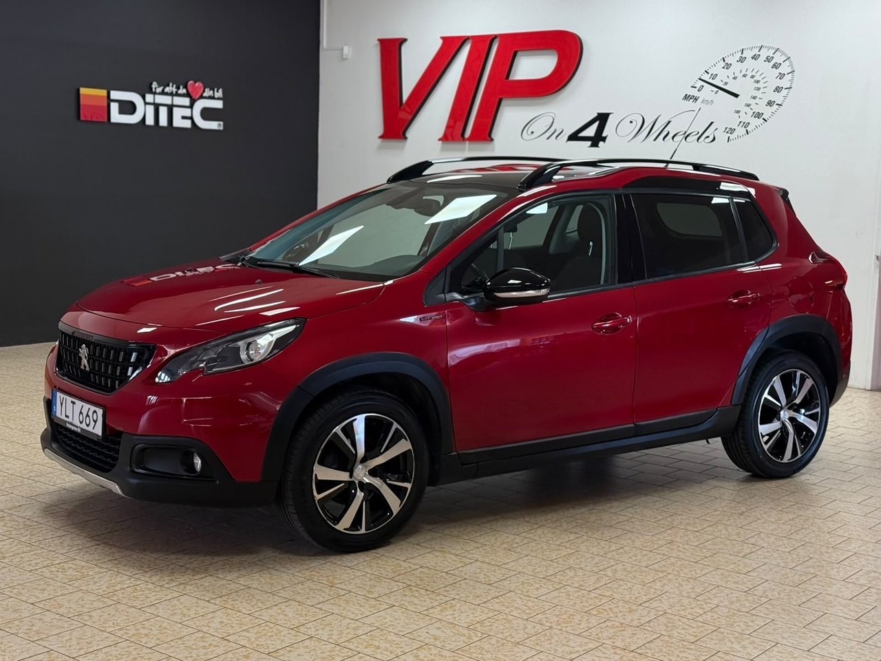 Peugeot 2008 1.2 (110 hk)PureTech EAT 2018, bild 2/10