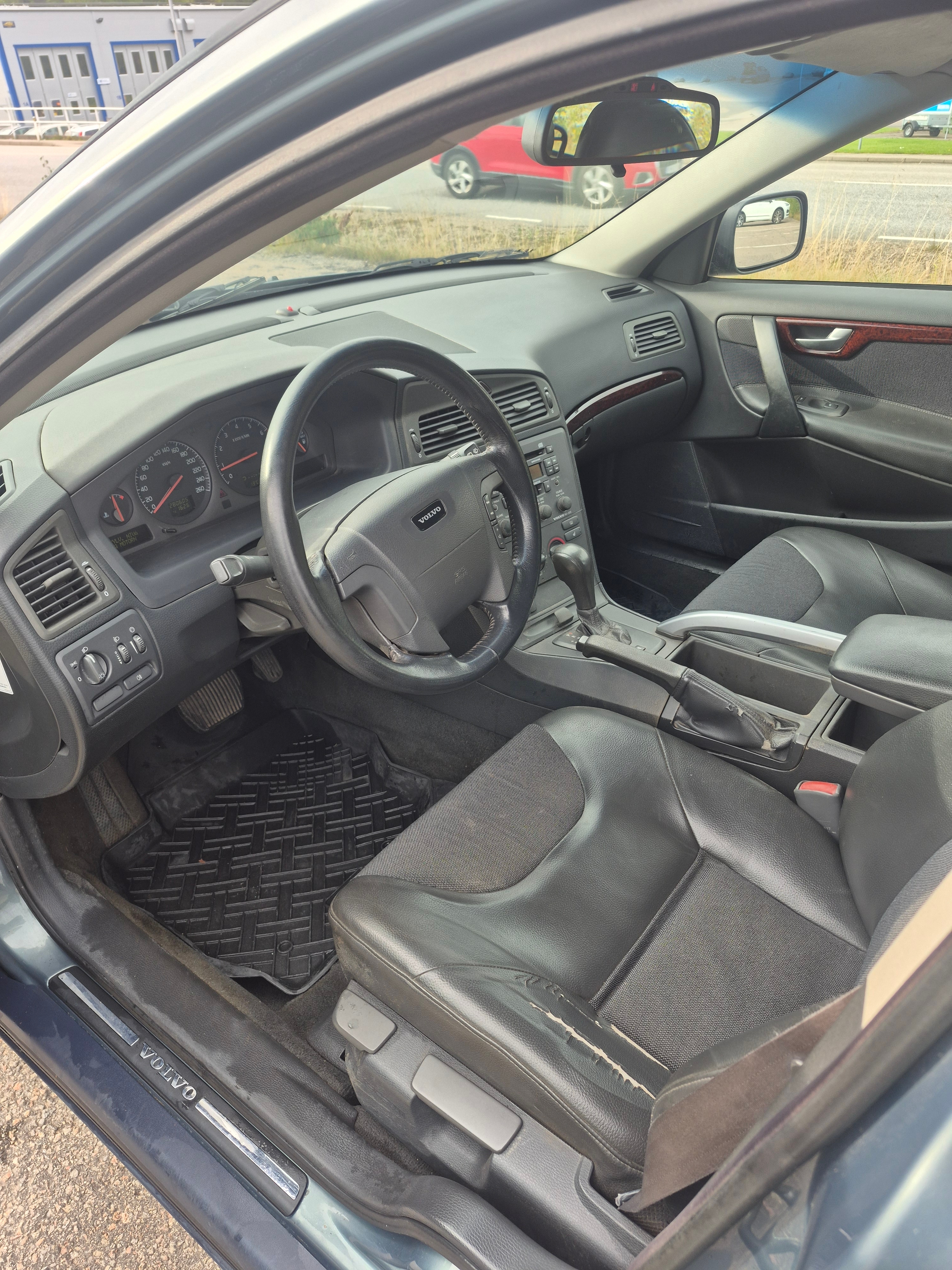 Volvo XC70 V 2.4T AWD Automatisk 2001, bild 6/8