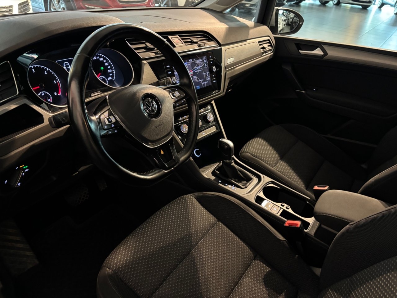 Volkswagen Touran 2018, photo 5/10