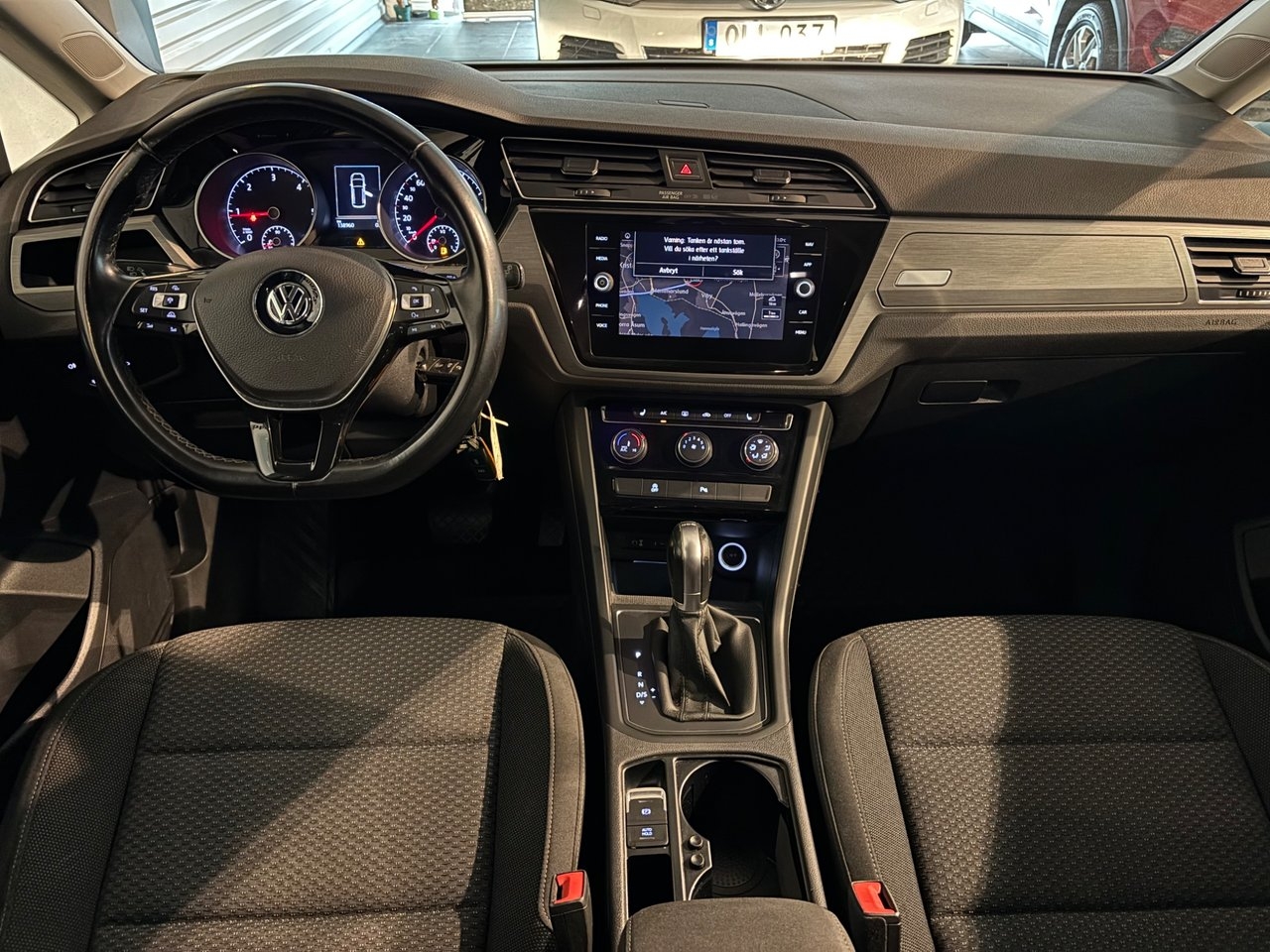 Volkswagen Touran 2018, photo 6/10