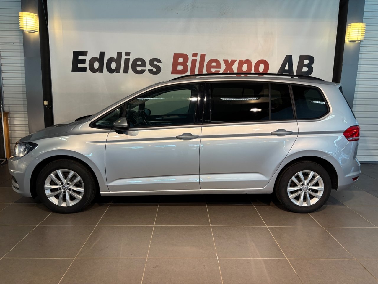 Volkswagen Touran 2018, photo 2/10